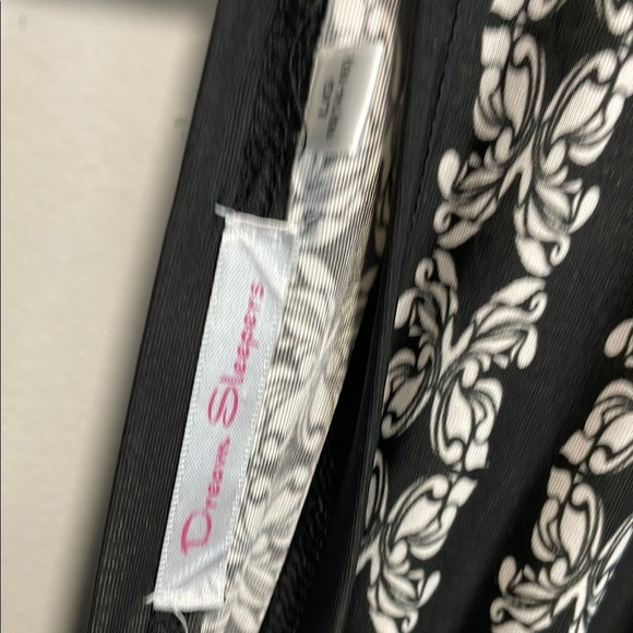 Black and White V-Neck Dolman Sleeve Maxi Sundress - Picture 2 of 8